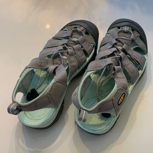 Keen size 9 women shoes